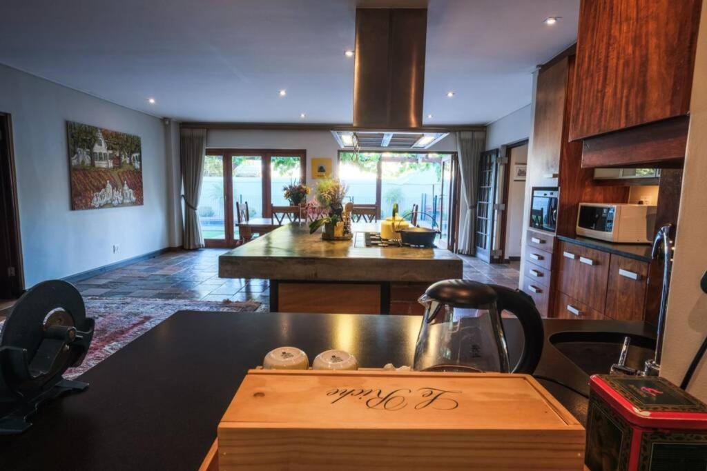 Home In Cape Town-The Homestead Stellenbosch Bagian luar foto