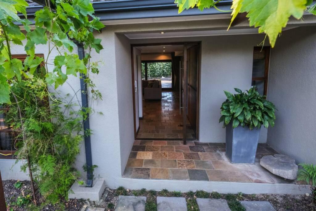 Home In Cape Town-The Homestead Stellenbosch Bagian luar foto